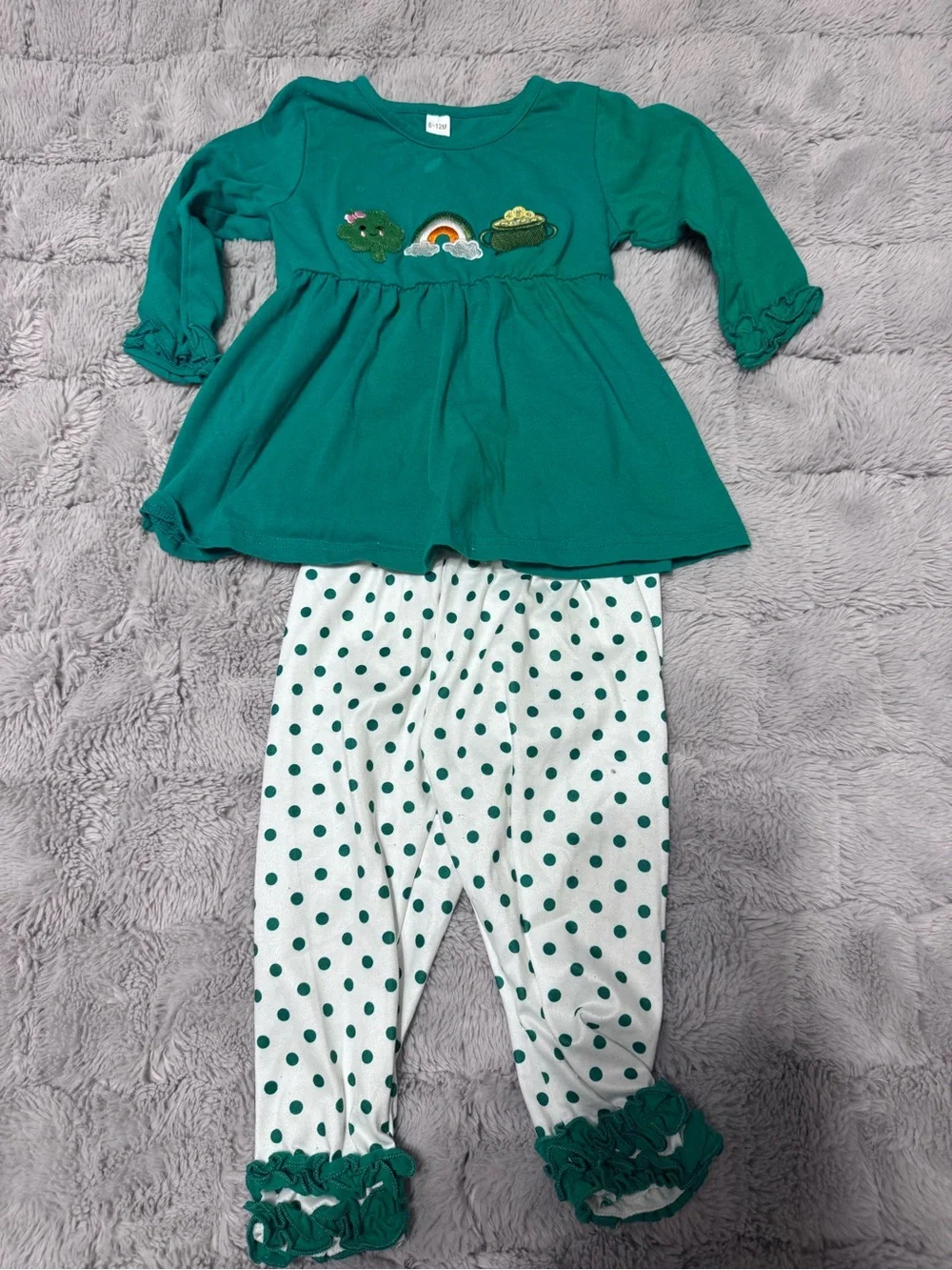 Amazon Green Two-Piece Pajama Set with Polka Dot Pants